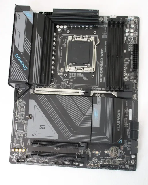 Gigabyte REFURBISHED, USED, WITHOUT INSTRUCTIONS, WITHOUT ORIGINAL BOX, WITHOUT ANTENNA