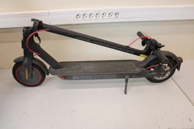SALE OUT. Xiaomi Mi Electric Scooter Pro 2 (Black) | Xiaomi Mi Electric Scooter Pro 2 | 600 W | 25 km/h | 3 month(s) | Black | USED, SCRATCHED, DIRTY, SMALL CRACK BEHIND LEG, MISSING: CHARGER, MANUAL AND LEFT BACK REFLECTOR