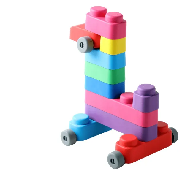 Gerardo's Toys mīksto klucīšu komplekts ar riepām, 14 gab. (10 gab. + 4 riepu detaļas)